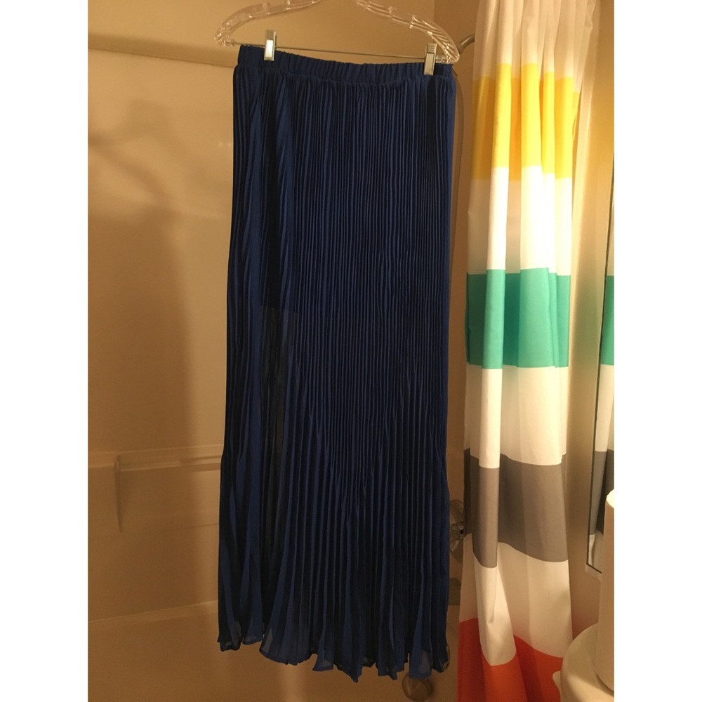 URBAN OUTFITTERS - pleated cobalt blue maxi